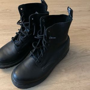 Doc Martens Women's Boots - all black - 8 eyelet